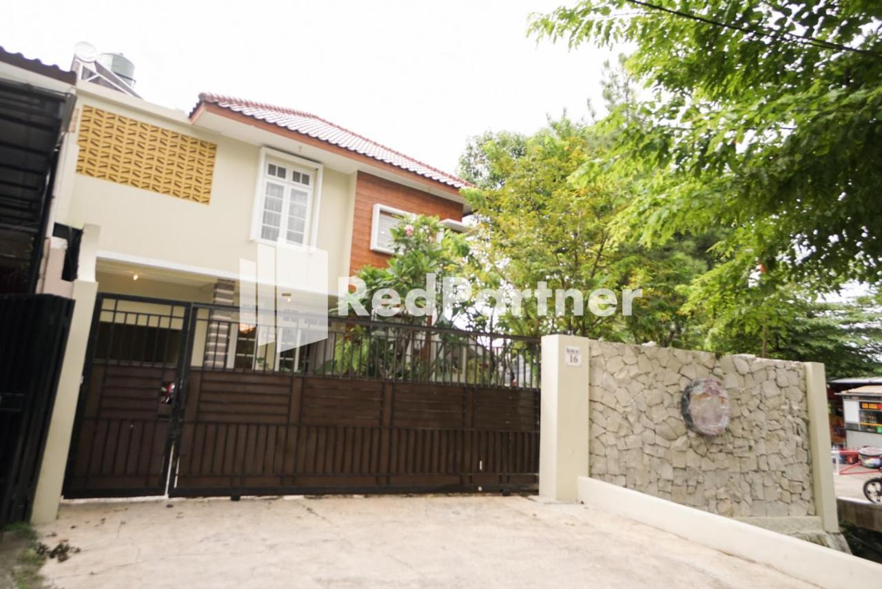 Fazza Syariah Mitra Reddoorz Hotel Jakarta Exterior photo