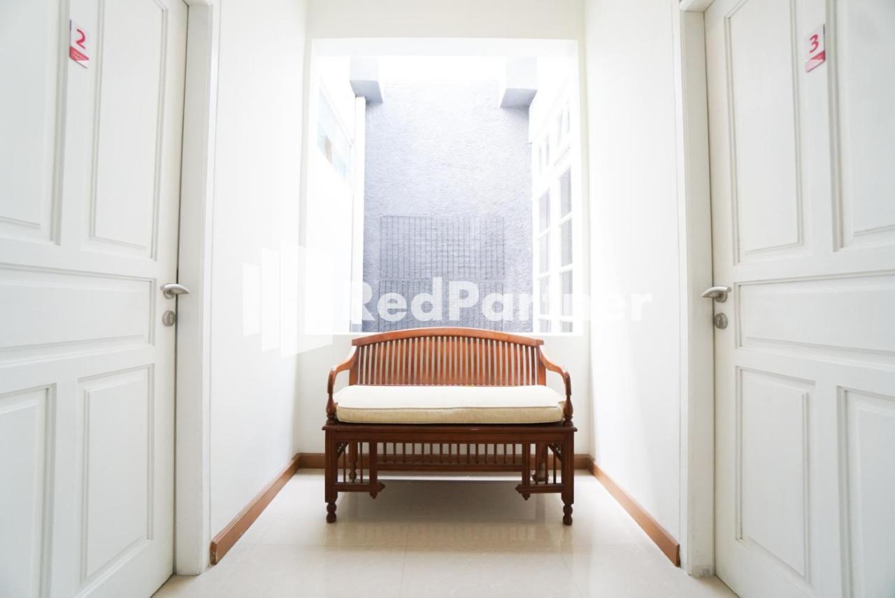 Fazza Syariah Mitra Reddoorz Hotel Jakarta Exterior photo
