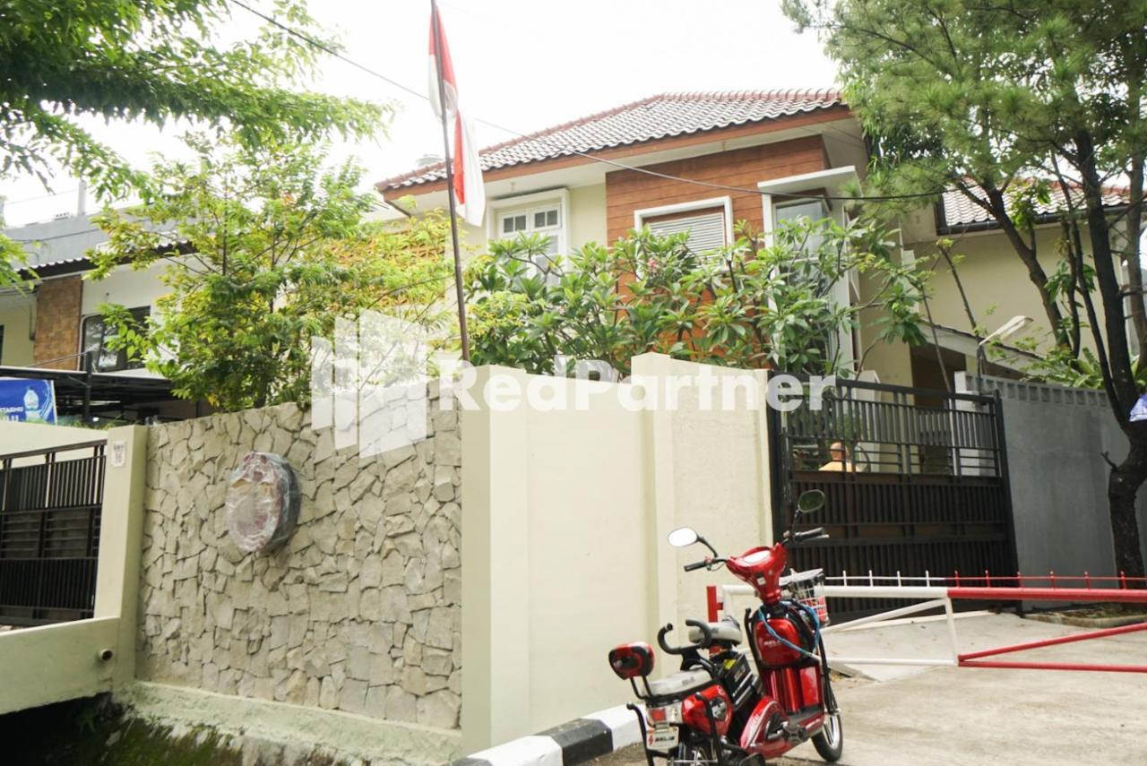 Fazza Syariah Mitra Reddoorz Hotel Jakarta Exterior photo