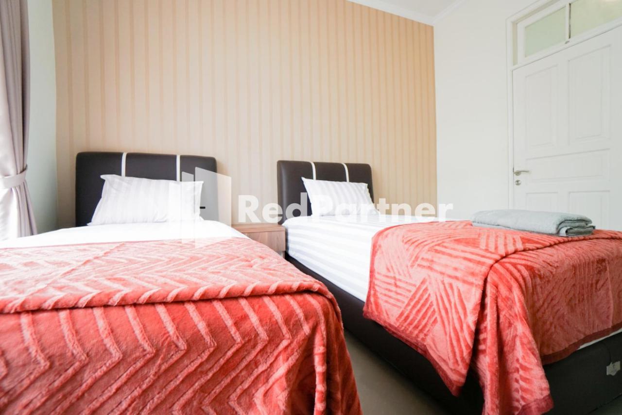 Fazza Syariah Mitra Reddoorz Hotel Jakarta Exterior photo
