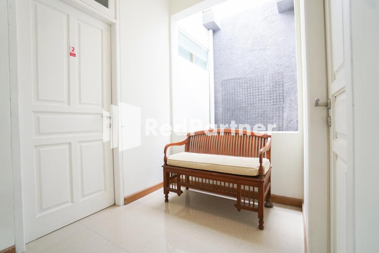 Fazza Syariah Mitra Reddoorz Hotel Jakarta Exterior photo