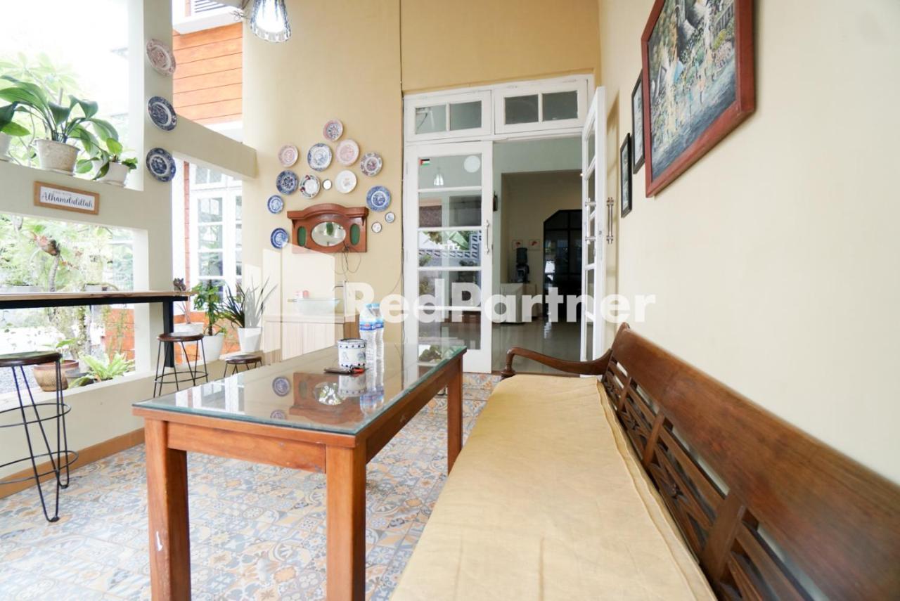 Fazza Syariah Mitra Reddoorz Hotel Jakarta Exterior photo
